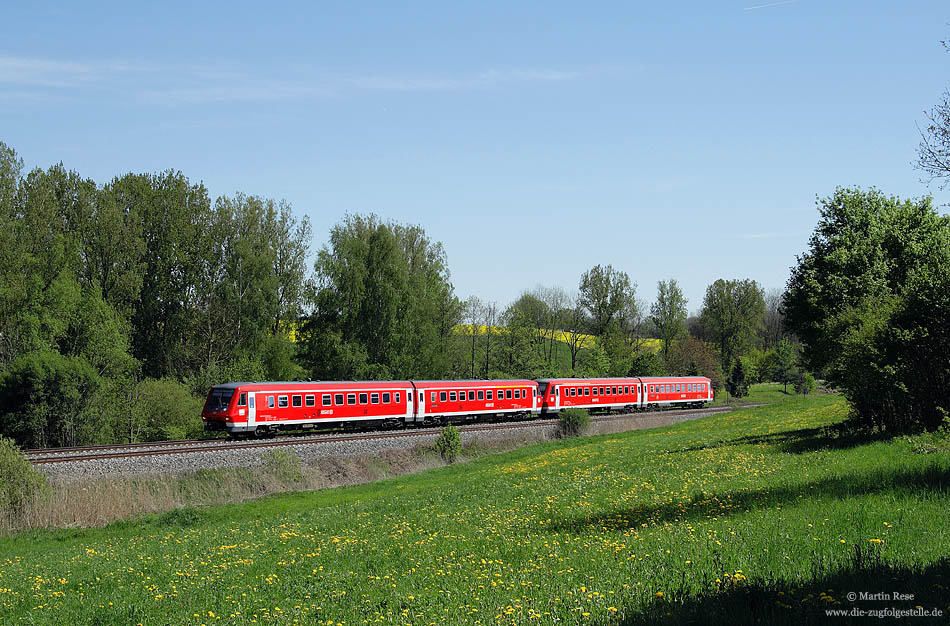 Aus Basel Bad Bf kommend erreicht der aus dem 611 012 und 611 040 gebildete IRE3107 in Kürze Aulendorf. 7.5.2009