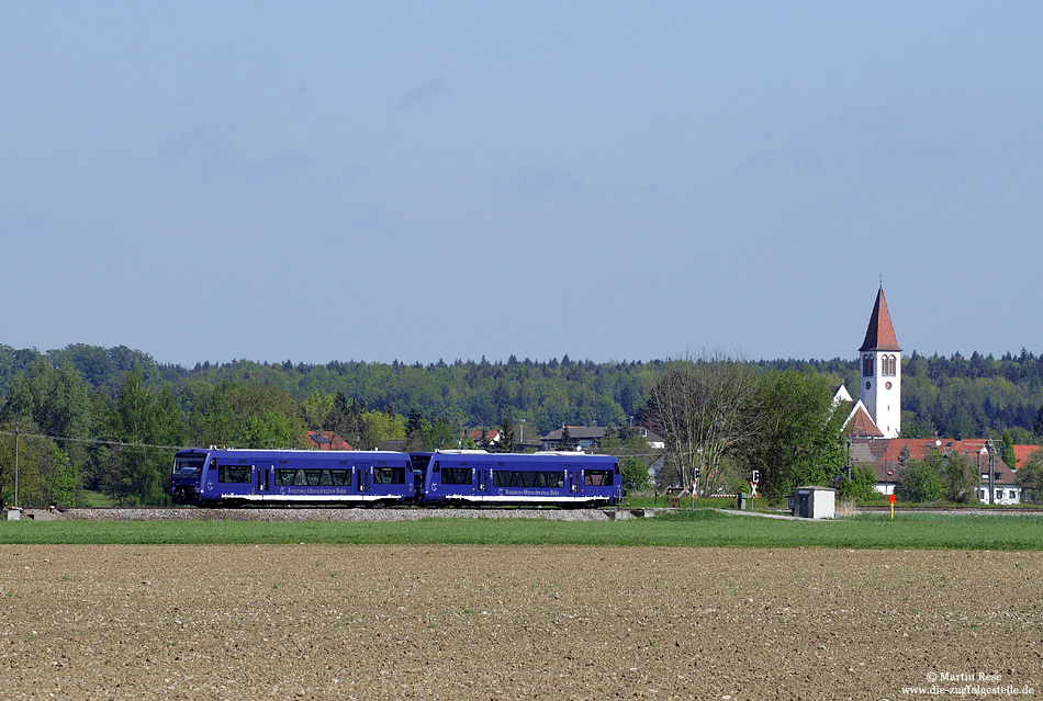 Als BOB87216 erreichen die VT63 und VT65 in Kürze Mochenwangen. 5.9.2010