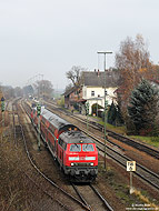 Mit der 218 496 an der Spitze und einer weiteren Lokomotive der Baureihe 218 am Zugschluss verlässt der IRE4209 (Ulm – Lindau) Laupheim West. 14.11.2008