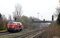 Auf dem Weg nach Ulm wurde die 225 031 in Laupheim West fotografiert. 14.11.2008