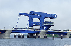 blaue Peenebrücke den Namen blaues Wunder in Wolgst
