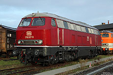 Als Vertreterin ihrer Baureihe gehört die 216 067 zum Bestand des DB-Museums und ist in der ursprünglichen roten Lackierung am Standort Koblenz Lützel untergebracht. Am 15.1.2015 entstand die Aufnahme der nicht betriebsfähigen Lok. 