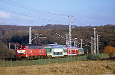 Seit Mitte 1998 war die Baureihe 218 auch in den neuen Bundesländern beheimatet. Vom Werk Halberstadt aus bespannt die 218 116 den RE36089 (Magdeburg - Sangerhausen), aufgenommen bei Riestedt. 12.2.2001