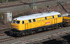 Die Bahn-Tochter „Deutsche Bahn Gleisbau GmbH“ hat fünf Lokomotiven der Baureihe 218 im Bestand. Zu den Lokomotiven gehört die gelbe 218 287, die am 20.3.2011 in Köln Messe/Deutz im Bauzugdienst eingesetzt war. 