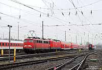 Mit dem bunt gemischten Pbz 1991 aus Berlin Rummelsburg hat die 115 327 den Bahnhof Dortmund Bbf erreicht. Mit im „Gepäck“ hat sie die frisch hauptuntersuchte 112 134 aus Dessau. 27.2.2009
