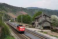 2005 wurde in Hatzenport ein neuer, im Ort gelegener, Haltepunkt eröffnet. Der Bahnhof wurde daraufhin aufgelassen. Am 15.4.2009 passiert die 181 222 mit dem IC 332 nach Luxemburg das ehemalige Empfangsgebäude des Bahnhofs.
