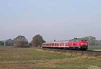 Haupteinsatzgebiet der Braunschweiger 218 ist die KBS 320. Bei Groß Düngen eilt die 218 447 mit dem RE14307 (Hannover - Bad Harzburg) dem nächsten Halt Derneburg entgegen. 21.10.2009
