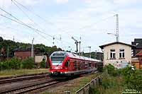 Neben der Schmalspureisenbahn entstand auch die eine oder andere Aufnahme der “richtigen Eisenbahn“ (wenn man beim FLIRT überhaupt von der richtigen Eisenbahn sprechen kann). Als RE33258 nach Lietzow verlässt der 429 026 den Bahnhof Sassnitz. 11.7.09