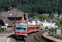 Nach wie vor fahren die 628 der CFL im normalen 628-Umlauf des Bh Trier. Als RB 12833 (Gerolstein - Trier) fährt der 628 506 und 456 in Kordel ein. 17.6.2009
