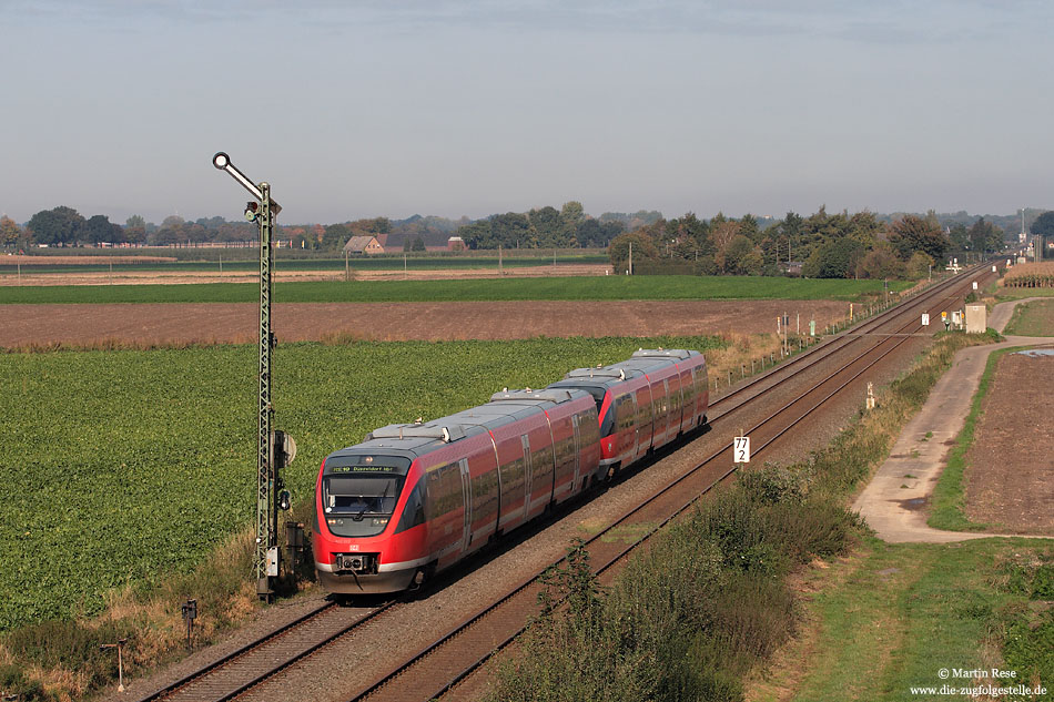 Als RE10029 (Kleve - Düsseldorf) passiert der 643 549 das nördliche Einfahrsignal des Bahnhofs Nieukerk. 14.10.2009
