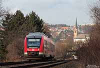Auf der Strecke Unna - Neuenrade dominieren die Triebwagen der Baureihen 640 und 648 vom Werk Dortmund. Als RB 29437 (Unna – Menden) hat der 648 121 soeben Fröndenberg hinter sich gelassen. 16.12.2009