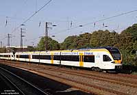 Wie schon erwähnt, übernimmt die Eurobahn zum Fahrplanwechsel im Dezember die RE13 (Hamm – Venlo). Derzeit rekrutiert die Eurobahn Lok- und Zugpersonal, und wirbt u.a. mit einer Aufschrift auf dem neuen ET6.02: „Netter Zug! Vielleicht Ihr neuer Arbeitsplatz? Wir suchen Sie als ausgebildete/r Tf oder Zub. Tarifvertrag, fairer Dienstplan, heimatnah! ....“. Hamm, 24.9.2009