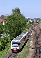 Auf der Strecke Ulm - Sigmaringen erbringt die HzL RB-Leistungen im Auftrag von DB-Regio. Als RB 22812 verlässt der VT218 den Bahnhof Aulendorf. Ab Sigmaringen wird dieser Zug dann als HzL 85764 weiter nach Tübingen fahren.
