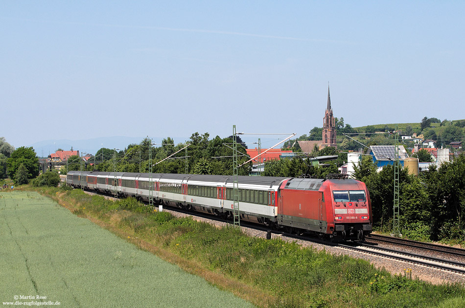 Zwischen Köndringen und Teningen Mundingen habe ich die 101 090 mit dem EC7 (Hamburg Altona – Chur) fotografiert. 24.6.2009