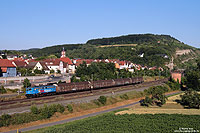 Mit dem DGS 88914 (Gunzenhausen – Langenfeld) passiert die 1042 520 den Bahnhof Rezbach Zellingen. 8.7.2010.