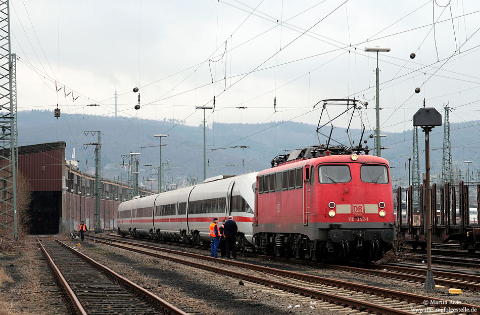 Derzeit werden weitere Diesel-ICE wieder in Betrieb genommen. Auch der 605 013 wurde aus dem Bestand von „DB-Stillstandsmanagement“ übernommen und am 15.3.2010 von Hagen nach Halle Ammendorf überführt. Die Aufnahme entstand in Hagen Gbf.
