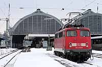 Bei Frost und Schnee werden die Lokomotiven „aufgerüstet“ abgestellt. So wartet die 115 459 von DB-Autozug in Karlsruhe Hbf auf den nächsten Einsatz. 13.2.2010