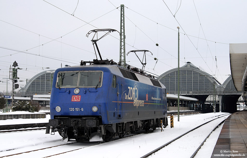 Ebenfalls in Karlsruhe konnte am 13.2.2010 die ZDF-Lok 120 151 angetroffen werden.
