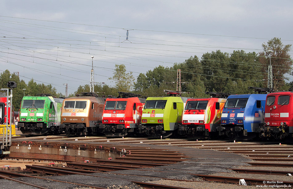 Am 19.9.2010 fand anlässlich der Jubiläen „125 Jahre Bw Osnabrück“ und „175 Jahre Eisenbahn in Deutschland“ im Bw Osnabrück eine große Fahrzeugschau statt. Das Motto lautete Werbe- und Einheitslokomotiven.