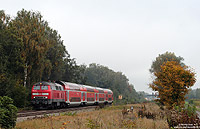 Herbst auf der Südbahn: mit dem IRE4225 ist die 218 431 südlich von Laupheim West unterwegs. 6.10.2010