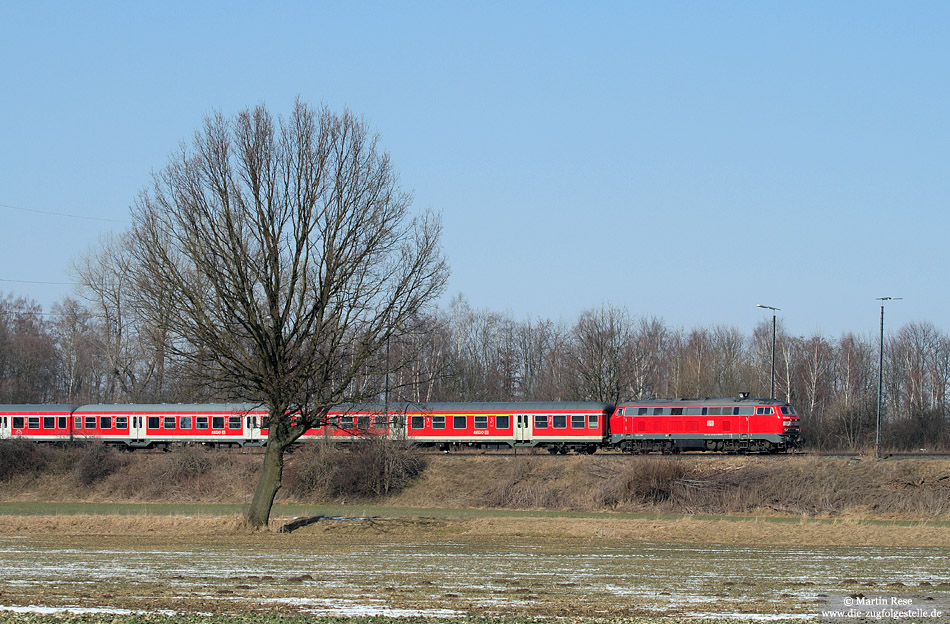 Die letzten Einsätze erbringen die Braunschweiger 218 auf der Strecke Hannover - Bad Harzburg. Mit dem RE 14307 hat die 218 448 soeben Salzgitter Ringelheim verlassen und wird in 14 Minuten Goslar erreichen. 9.3.2010
