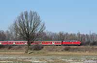 Die letzten Einsätze erbringen die Braunschweiger 218 auf der Strecke Hannover - Bad Harzburg. Mit dem RE 14307 hat die 218 448 soeben Salzgitter Ringelheim verlassen und wird in 14 Minuten Goslar erreichen. 9.3.2010
