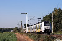 Einzige Einsatzstrecke der Desiro-ML in Deutschland ist die linke Rheinstrecke. Hier verkehren diese Triebwagen unter der Baureihenbezeichnung 460 als Mittelrheinbahn zwischen Köln Deutz und Mainz. Am Nachmittag des 9.10.2010 fährt der 460 002 
zwischen Sechtem und Brühl nach Köln.