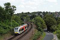 Kurz vor Nidderau entstand die Aufnahme des VT509 111 der Hessischen Landesbahn, der als HLB83902 auf dem Weg von Hanau nach Friedberg war. 10.8.2010