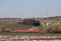 Bei den Braunschweiger 648 kommt es immer wieder zu Engpässen, so dass hier die Baureihe 628 aushelfen muss. Am 9.3.2010 lief der 628 613 im 648-Umlauf und wurde dabei nahe Salzgitter Ringelheim fotografiert.
