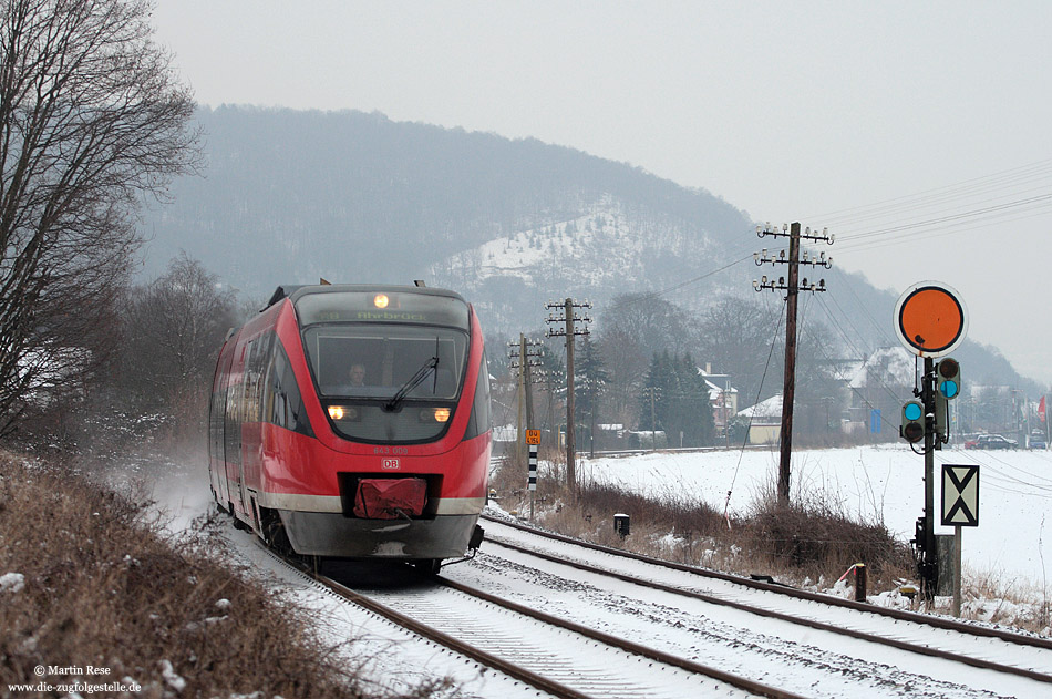 Auf der Ahrtalbahn (KBS 477) kommen Talente der Baureihe 643 vom Werk Kaiserslautern zum Einsatz. Westlich von Bad Bodendorf fährt der 643 009 als RB 12178 nach Ahrbrück. 11.1.2010
