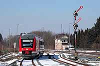 Auf den nicht elektrifizierten Strecken im Weserberg- und Harzvorland dominieren inzwischen die neuen Triebwagen der Baureihe 648.2 vom Werk Braunschweig. Aus Göttingen kommend fährt der 648 259 als RB24227 in Goslar ein. 9.3.2010
