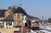 Auf dem Weg von Göttingen nach Braunschweig verlässt der 628 619 den Bahnhof Goslar. 9.3.2010