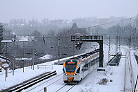Am 8.12.2010 fuhr ich noch einmal an die KBS455, um einige Schneefotos zu schießen – wer ahnte auch, dass uns der Winter noch einige Wochen erhalten blieb. Als ERB94411 fährt der ET7.03 bei Wuppertal Sonnborn nach Hamm.