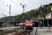 Nach dem der IC 2083 die Urlauber aus Norddeutschland nach Berchtesgaden gebracht hatte, kehrt der Zug als RB59082 zurück nach Freilassing. Fotografiert bei der Ausfahrt aus Berchtesgaden Hbf, 13.4.2011.