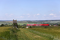 Die Reisezüge auf der KBS590 (Halle – Nordhausen) sind in fester Hand der Baureihe 143. Nahe der ehemaligen Blockstelle Steinberg fährt die 143 089 mit der RB26183 dem nächsten Halt Riestedt entgegen. 3.6.2011