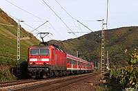 Mit der RB12228 nach Trier fährt die 143 129 dem nächsten Halt Müden entgegen. In Kürze soll der Talent 2 seine Zulassung zu bekommen, so dass die Ersatzzüge hier bald Geschichte sein werden. 14.10.2011