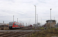 Auf dem Weg von Berga Kelbra nach Stolberg passiert die RB34950 den Bahnhof Rottleberode Süd ohne planmäßigen Halt, 19.11.2011. Während dieser Bahnhof auch in Zukunft weiterhin von Güterzügen angesteuert wird, wird auf dem Abschnitt nach Stolberg am 10.12.2011 wohl der letzte Zug fahren …