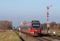 Während die Formsignale auf der Voreifelbahn in wenigen Monaten Geschichte sein werden, bleibt die alte Signaltechnik in Weilerswist und Derkum noch ein paar Jahre in Betrieb. Am südlichen Einfahrsignal von Derkum fährt der RE10177 nach Trier. 29.1.2011