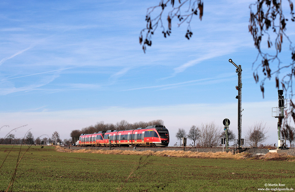 Am Einfahrsignal von Odendorf fährt der 644 023 und 063 als RB11643 nach Bonn. Wie überall an dieser Strecke stehen auch hier schon die neuen Ks-Signale.