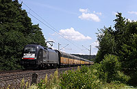 Mit einem Altmannzug rollt die Dispolok ES64 U2-037 bei Postbauer Heng gen Nürnberg. 16.6.2011