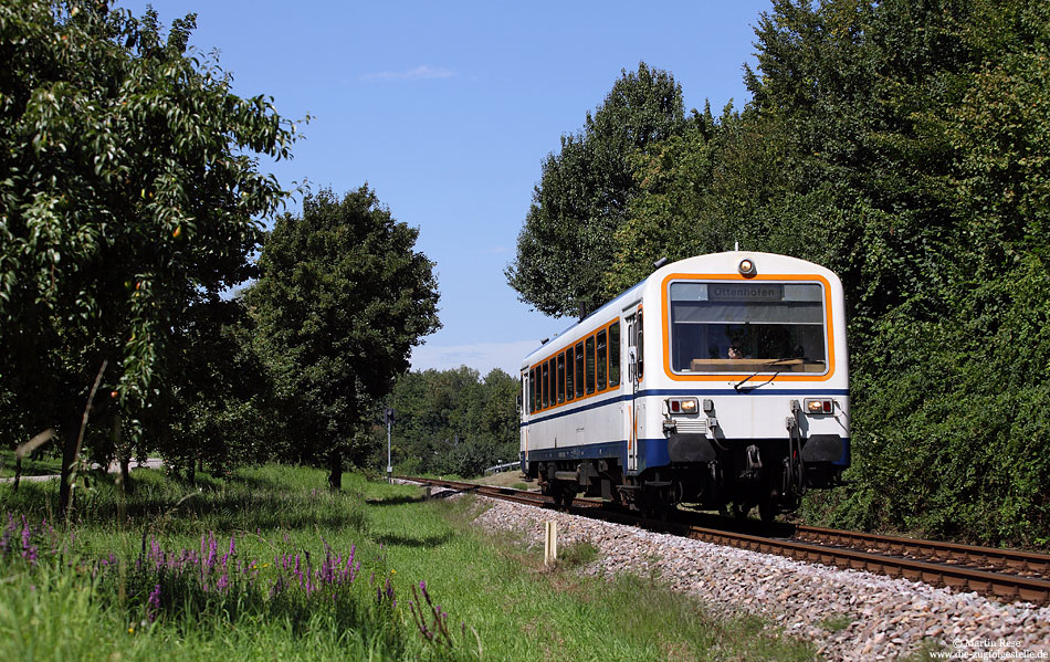 Auf der knapp elf Kilometer langen Achertalbahn Achern - Ottenhöfen kommen Triebwagen vom Typ NE81 zum Einsatz. Als SWE71716 habe ich den VT125 bei Kappelrodeck auf dem Weg nach Ottenhöfen fotografiert. 17.8.2011