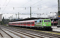 Am 16.5.2012 war ich in München unterwegs. Auf dem Programm standen u.a. die Werbelokomotiven der Baureihe 111. Unter dem Motto „Mit der Bahn in die Berge“ wirbt der Deutsch Alpenverein auf der 111 039, fotografiert in München Ost.