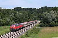 Der „Starzug“ auf der Südbahn ist zweifelsfrei das Zugpaar IC118/119, das seit Dezember 2011 mit Wagen der ÖBB gefahren wird. Am Nachmittag des 15.6.2012 fährt der mit der 218 434 und 218 464 bespannte IC119 bei Durlesbach nach Innsbruck Hbf.