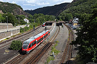 Nachdem sich der Himmel über dem Rheintal zugezogen hat, fuhr ich weiter nach Bad Münster am Stein, wo die Aufnahme des 643 015 entstand, der als RB12820 auf dem Weg von Bingen nach Kaiserslautern war. 3.8.2012
