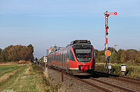 Auf dem Weg von Köln Deutz nach Kall passiert die aus dem 644 046 und  644 024 gebildete RB11419 das Einfahrsignal von Derkum. 31.10.2012
