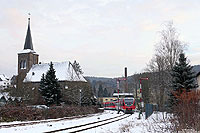 Aus Marienheide kommend fährt die aus dem 644 554 und 018 gebildete RB11549 in Engelskirchen ein. 12.12.2012 
