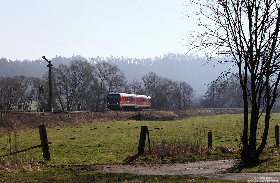 Eine weitere Aufnahme der „Kurhessenbahn“ entstand am 20.3.2012: Aus Marburg kommend fährt der 628 223 als RB23106 bei Sarnau nach Frankenberg.