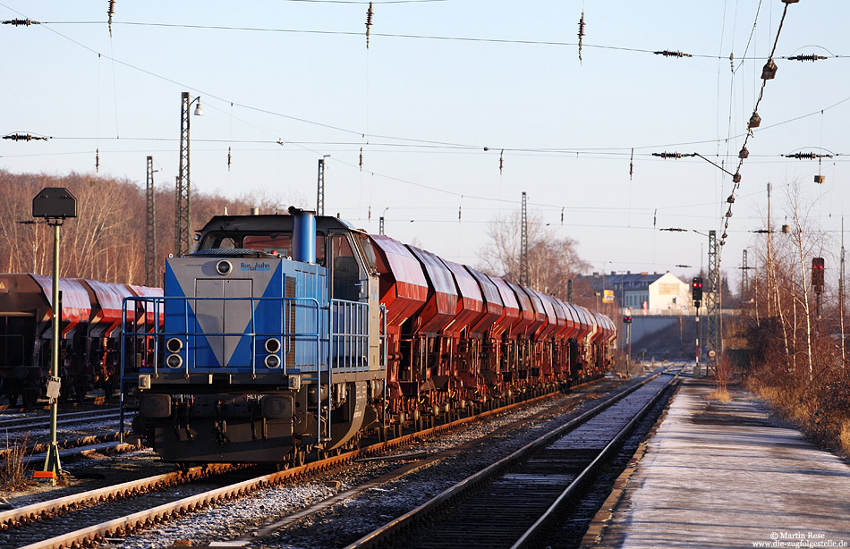 Die Rurtalbahn besitzt drei „OnRail DH1004“, die auf dem Rahmen ehemaliger DB-V100 aufgebaut wurden. Die V104 entstand im Jahr 1999 aus der 211 235 und wurde im Mai 2000 von der Dürener Kreisbahn als 6.304.1 in Dienst gestellt. Düren, 16.1.2012