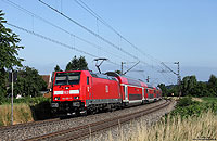 Der Nahverkehr auf der Rheintalbahn ist in fester Hand der Freiburger 146.1 und 111. Die zwölf, ebenfalls in Freiburg beheimateten, Lokomotiven der Baureihe 146.2 kommen überwiegend auf der Schwarzwaldbahn zum Einsatz und bespannen auf der Rheintalbahn nur wenige Züge. Mit der RB26703 (Karlsruhe - Freiburg) habe ich die 146 230 nahe Kollmarsreute fotografiert.