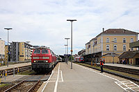 Mit dem IC118 (Salzburg – Münster) fahren die 218 326 und 218 491 in Friedrichshafen Stadt ein.
